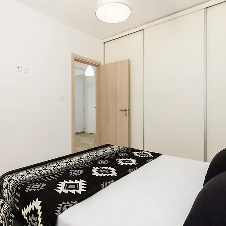 Sarris Village Hill House 3