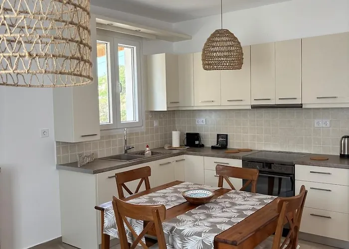 Sarris Village Hill House 3