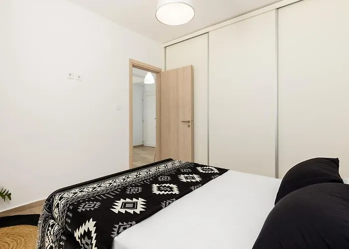 Sarris Village Hill House 3